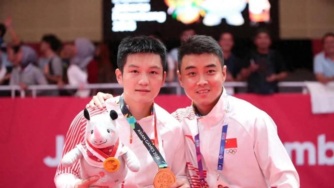 王皓谈樊振东：很关心他！并夸王楚钦强大，如今抖音号被头粉表扬