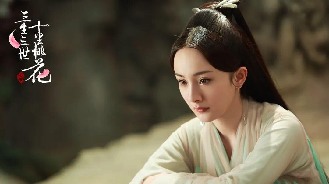 方家翊曝清纯女演员深夜敲导演门，杨幂曾讲过娱乐圈“潜规则”：陪导演睡太正常了 ​