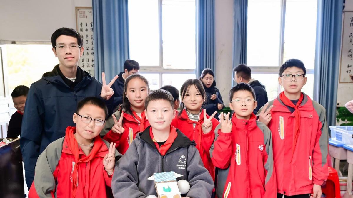 上汽大众“繁星计划”公益助学：用十年，陪一代人长大