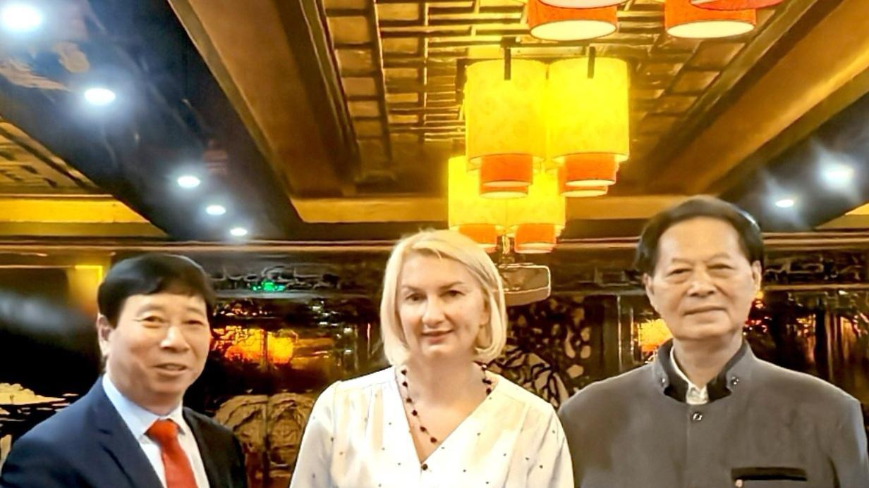 刘瀚锴先生向白俄罗斯国立师范大学馈赠著名教育家朱永新教授著作——UC头条