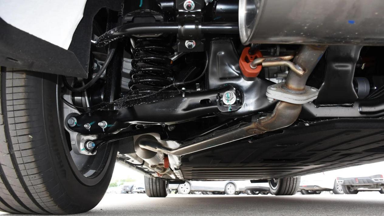 起步14万多，轴距近3米，8295P芯片+双叉臂，月销11338辆，厚道