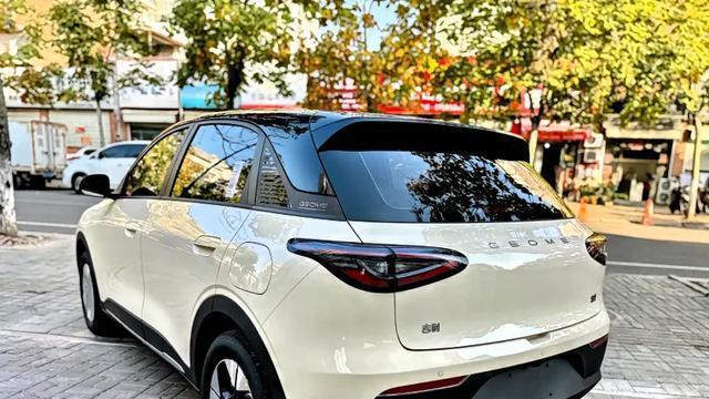 吉利星愿，适合年轻女性的首台车，都市代步与周末出游的理想选择