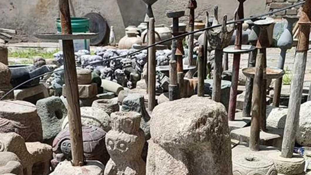 复活节岛石像夜间移动，无人机拍到活化瞬间，底座现液压装置