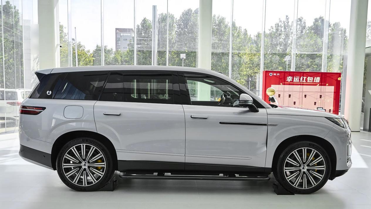 新款腾势N9，标配易三方+云辇-A+2.0T插混，大6座，值得一看