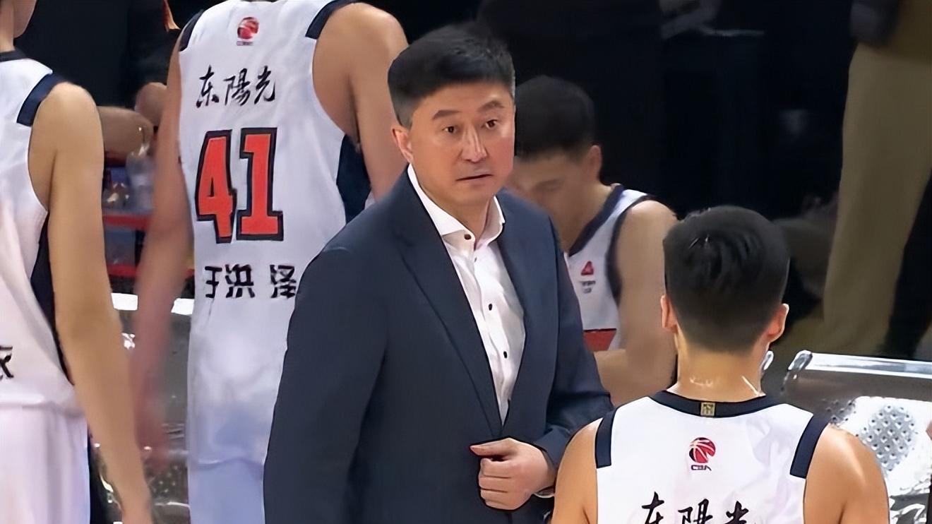 0分0板0助+投篮过桥，被杜锋“死亡凝视”！