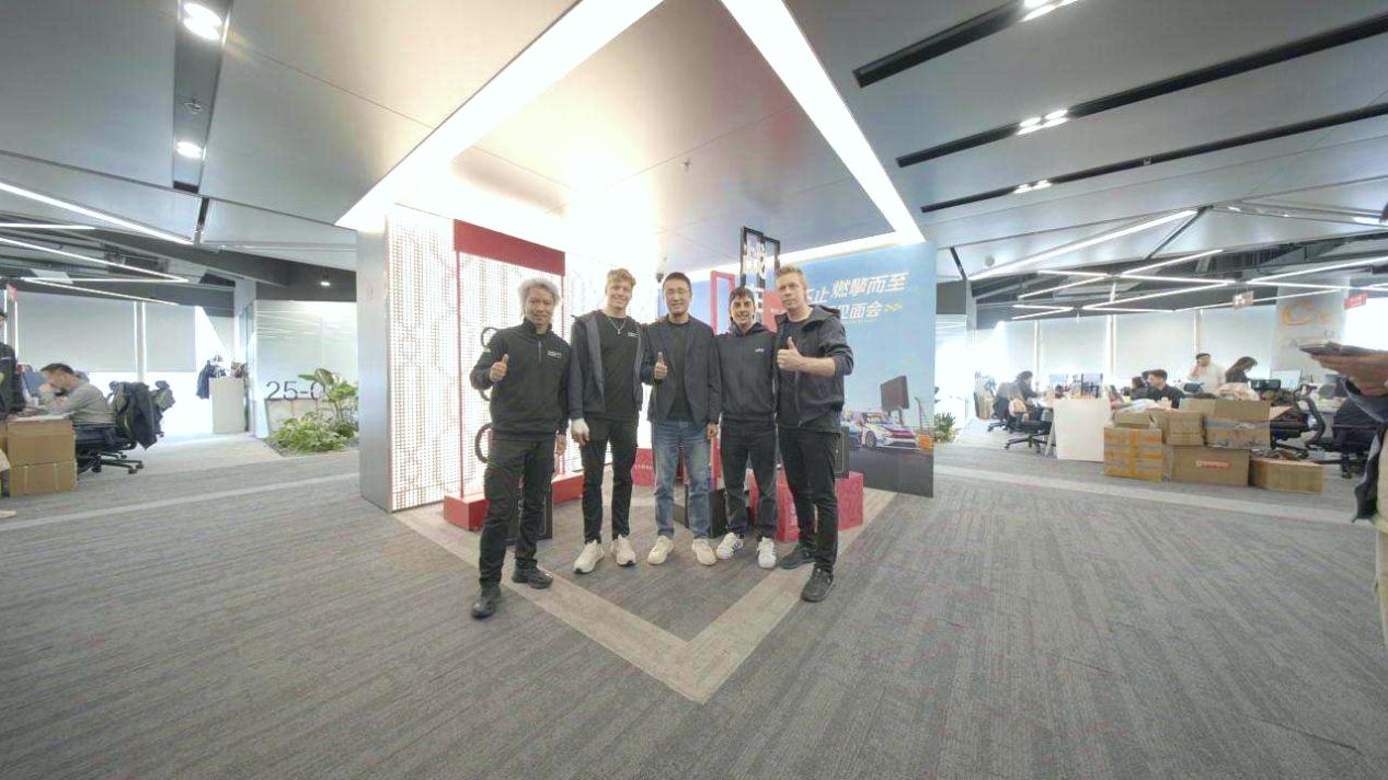 Cyan Racing车手空降西湖！新领克03+性能进阶版携冠军基因亮相