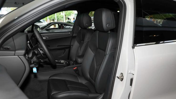 “都市精英”光环加持，驾控至上，保时捷Macan导购手册