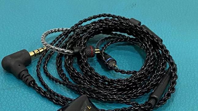 具有V型调音的几款有线耳机，音质出色自然