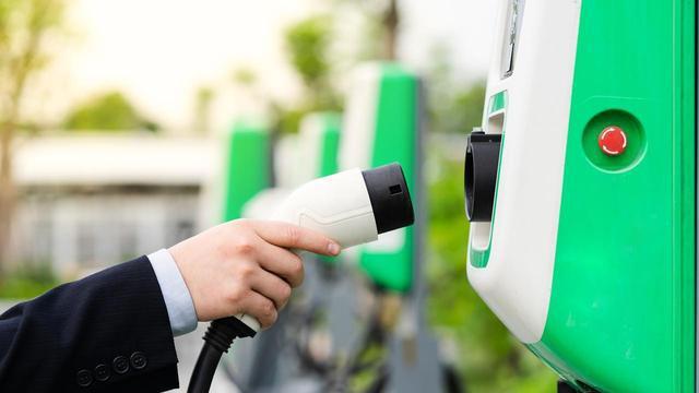 今明两年，千万别随便买“新能源车”！内行人：这3个原因很扎心