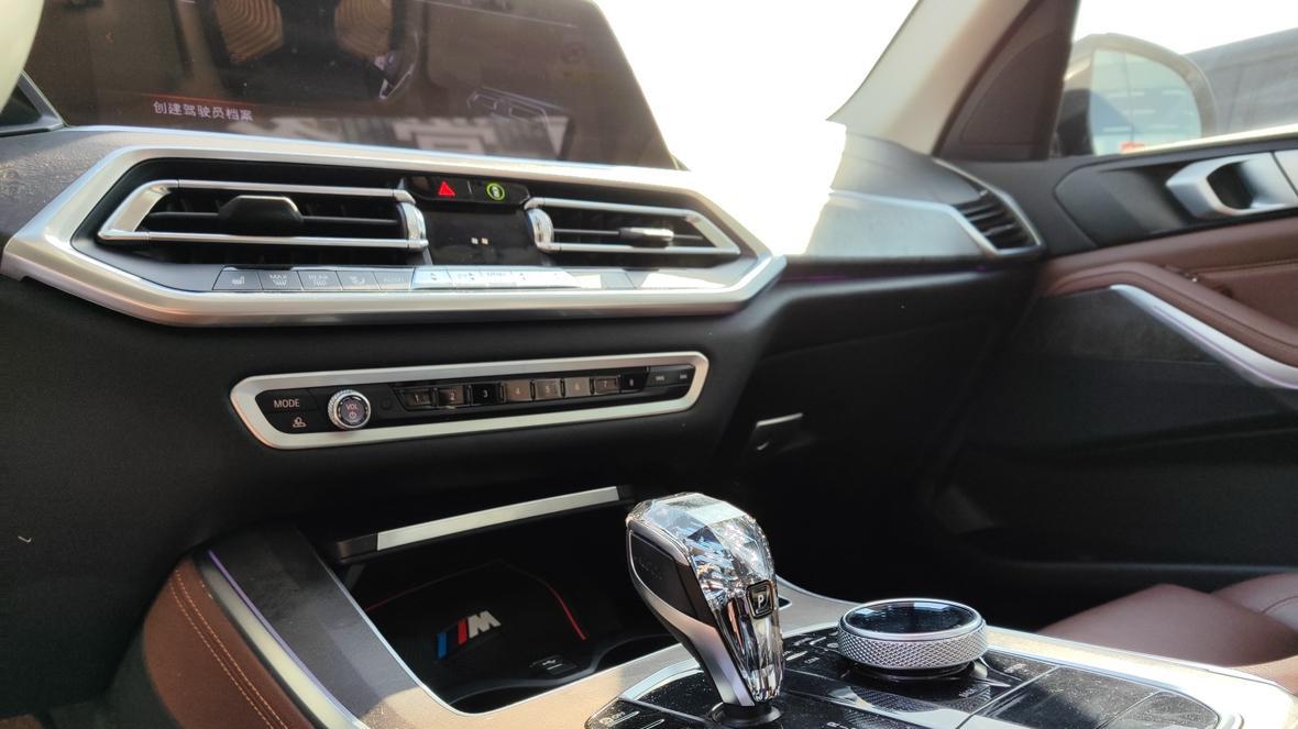 宝马X5M运动套装：10万公里一手车，36.8万圆你蓝天白云梦！