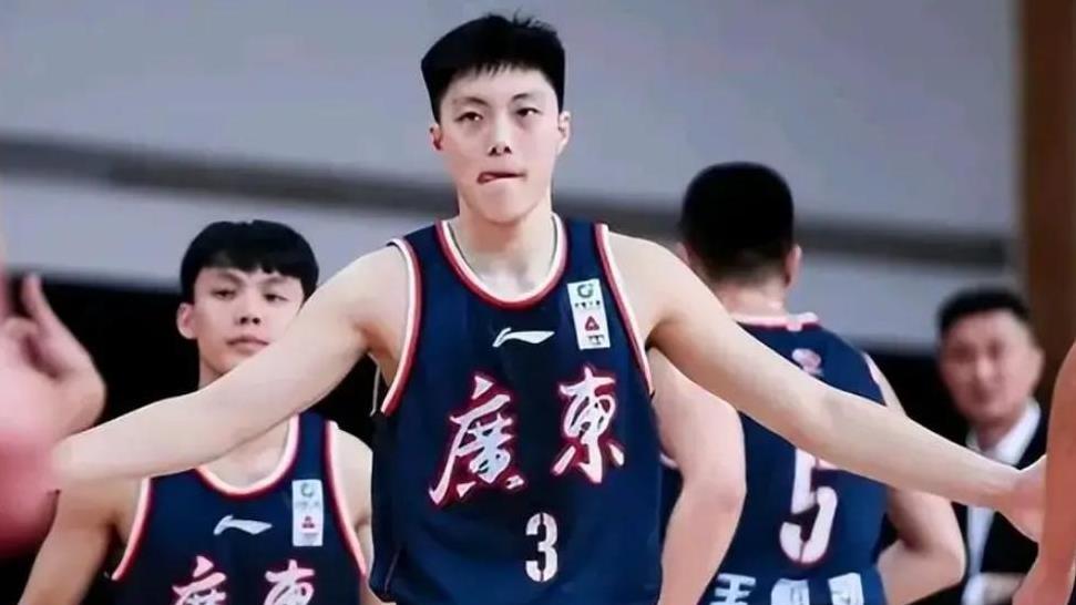 广东男篮五选四！吉伦沃特稳，贝兹利库克竞争