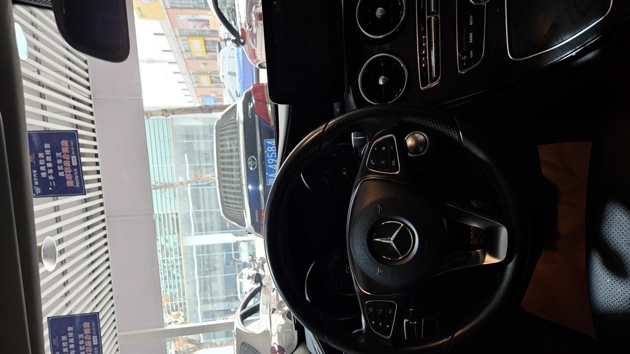 10万出头圆你奔驰梦，2018款C级时尚运动版，9秒破百动力依旧强劲