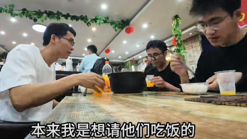 唐尚珺晒打乒乓球惬意周末！网友辣评：不买房不结婚的生活真轻松