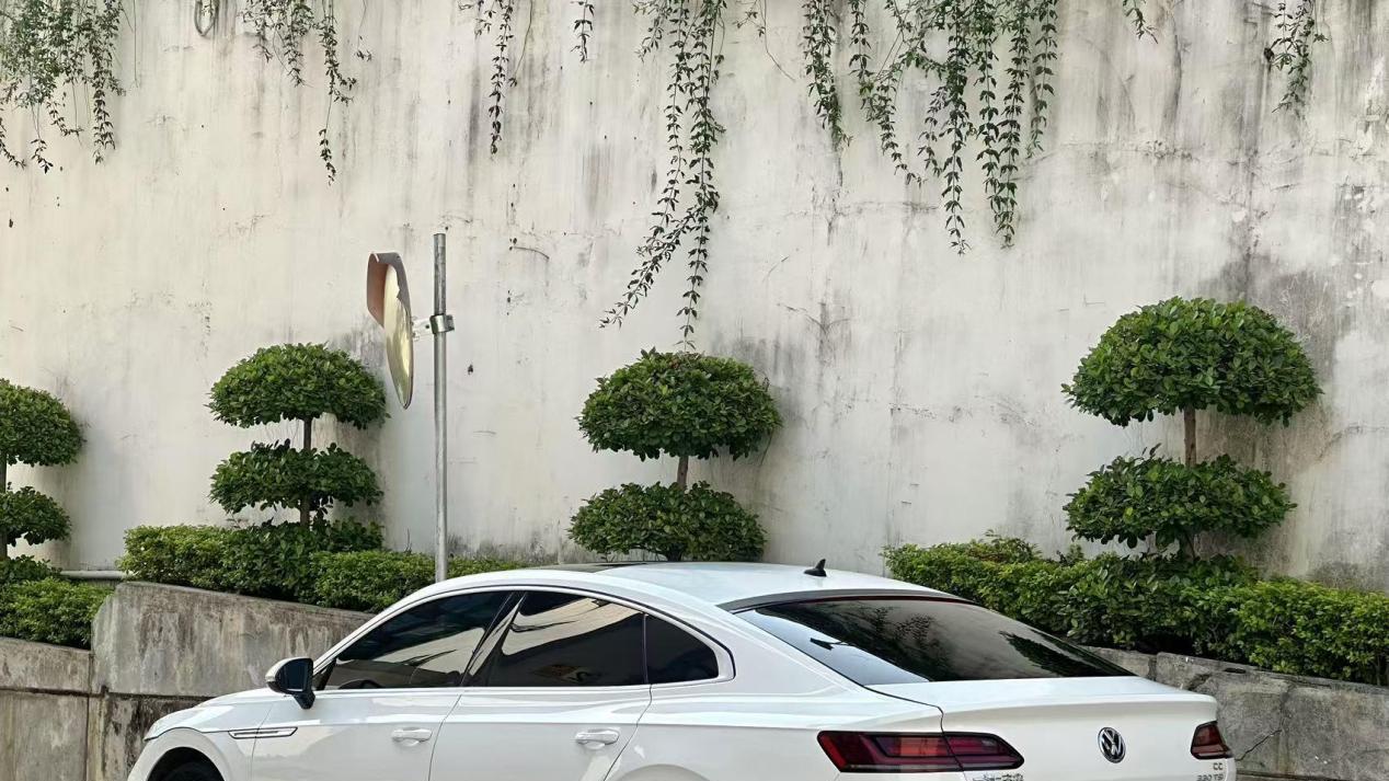 2019款大众CC，优雅轿跑，曾经的街拍王者，10万预算就能圆梦？