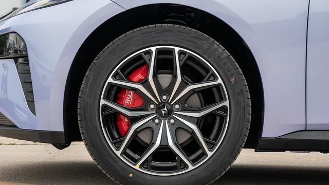 实拍2025款东风奕派eπ007，轴距2915mm，续航超500km