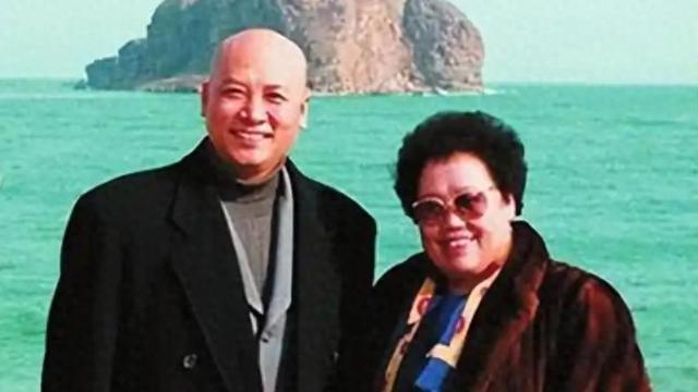 ​迟重瑞，是一点弯路都不想走啊，唐僧刚被传继承了百亿遗产，紧接着就又带货又卖房