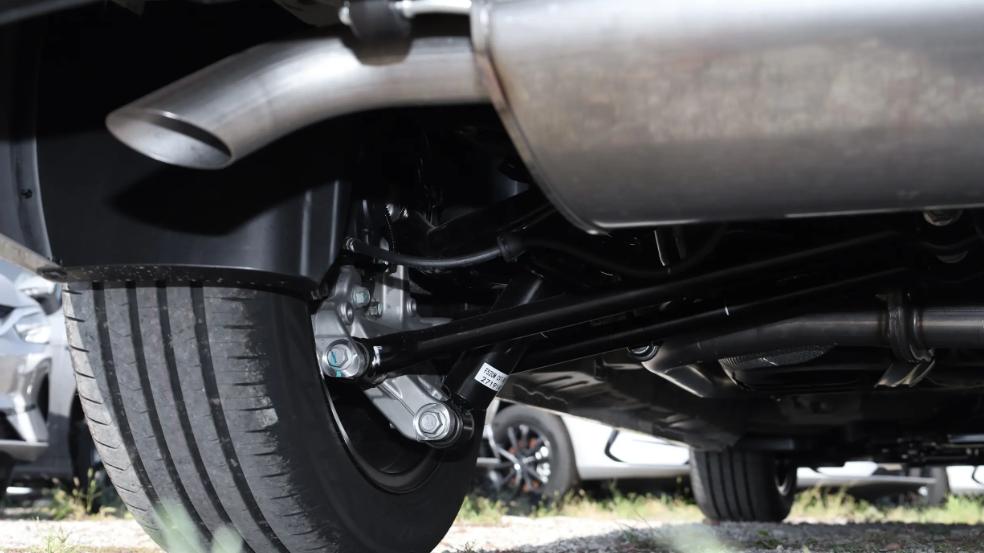 配1.5T燃油动力，有四轮独悬，五菱星光730怎么样