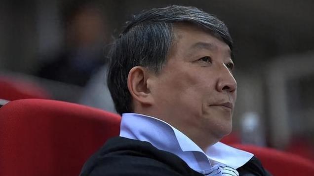 中国女篮新帅三把火！提拔新星，三人基本出局，郑薇下课原因揭开