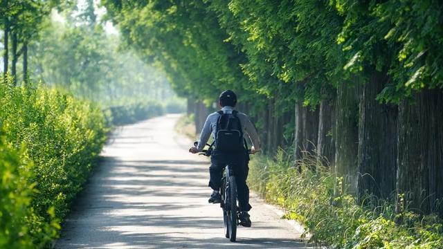 天热了，胎压从2.5涨到2.8，要不要放放气