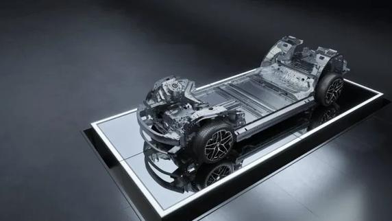 仰望U7搭载比亚迪云辇-Z电悬架技术，以创新驱动发展，助力中国汽车工业迈向新高度