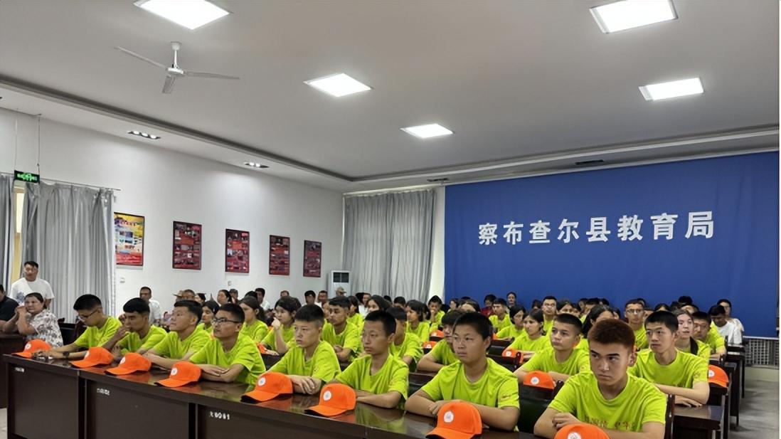 新疆伊犁州察布查尔县学子赴北京研学，行走间绽放爱国情怀！