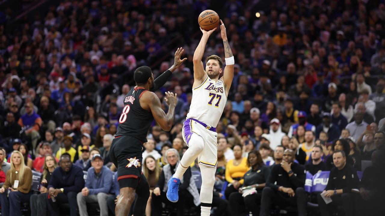 复出超神！詹姆斯赛季最佳一战！恩比德彻底废了，东契奇狂砍31+15+11