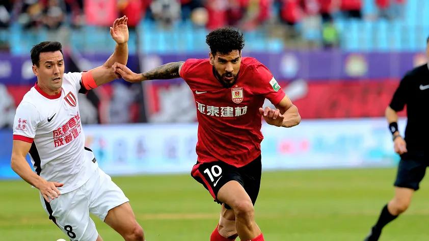 1-0！2-1！中超积分榜：申花4连胜领跑，青岛海牛倒数第一