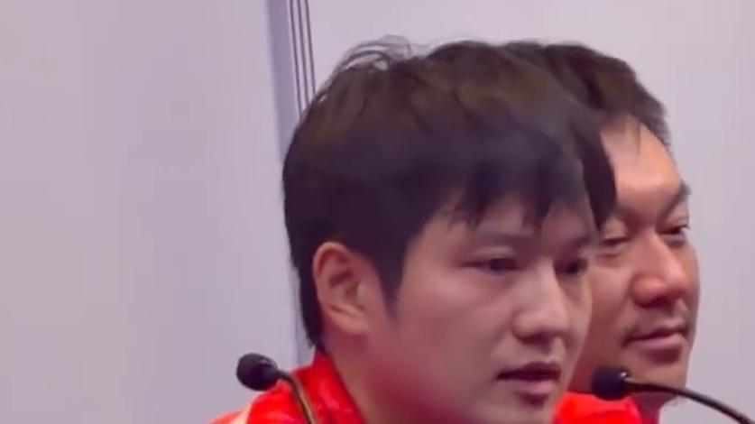 上海夺银发布会！许昕直呼比马龙弱不丢人，樊振东谈这四年收获！