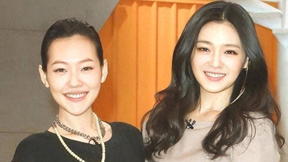 大S下葬引发热议，葬礼方式成焦点