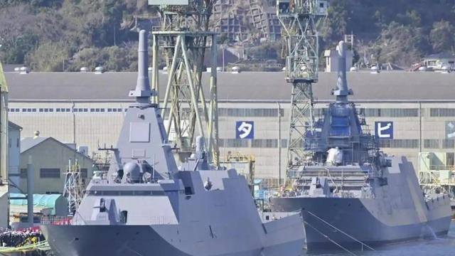 日本拼命随美反华，却被美重拳相向！石破茂还要赔笑脸：我不疼