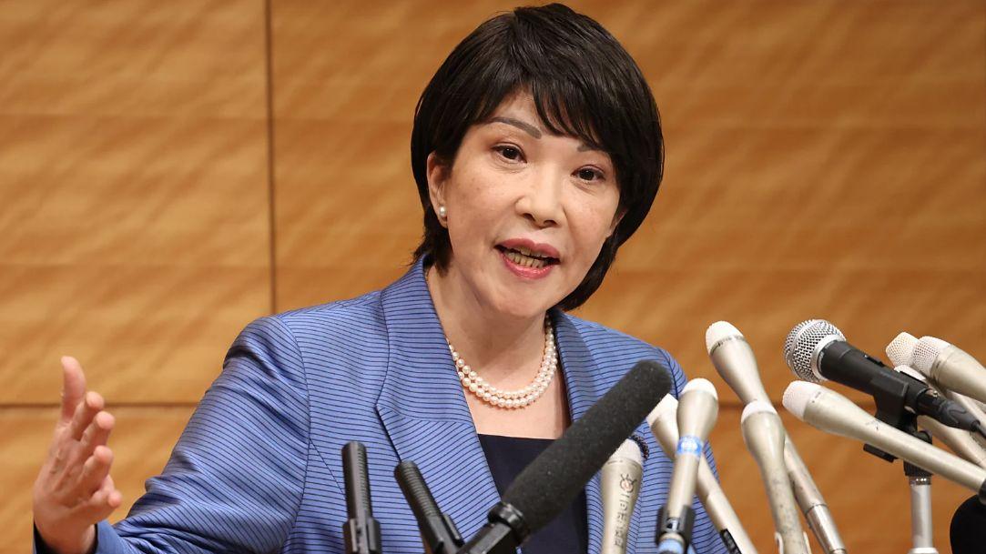 外交部对日发出三连问，用一句重话定性高市，日方认错还远远不够