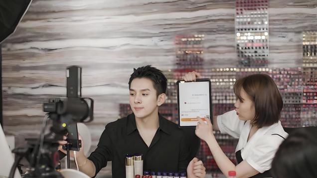 2024主播收入榜：董宇辉28亿高居第一，李佳琦第２，小杨哥排多少