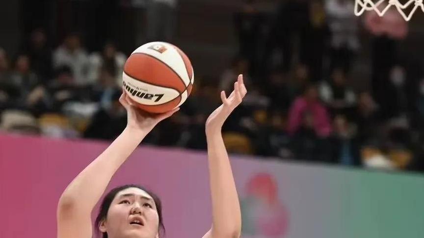 2米26女大中锋终于入选国家队，宫鲁鸣非常看好她