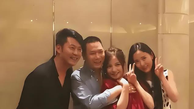 赵薇 12 月 “甩雷” 离婚，背后水有多深？