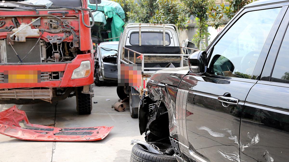 小米SU7百米撞击之谜：物理学家拆解"钢铁多米诺"背后的科学