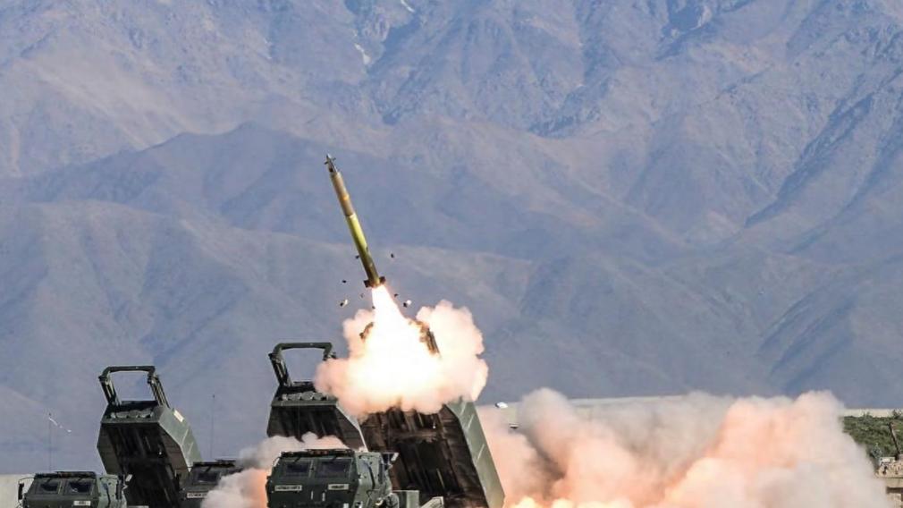 乌军海马斯一次报销三门朝鲜巨炮？小心逼急了，平壤给俄送来王炸