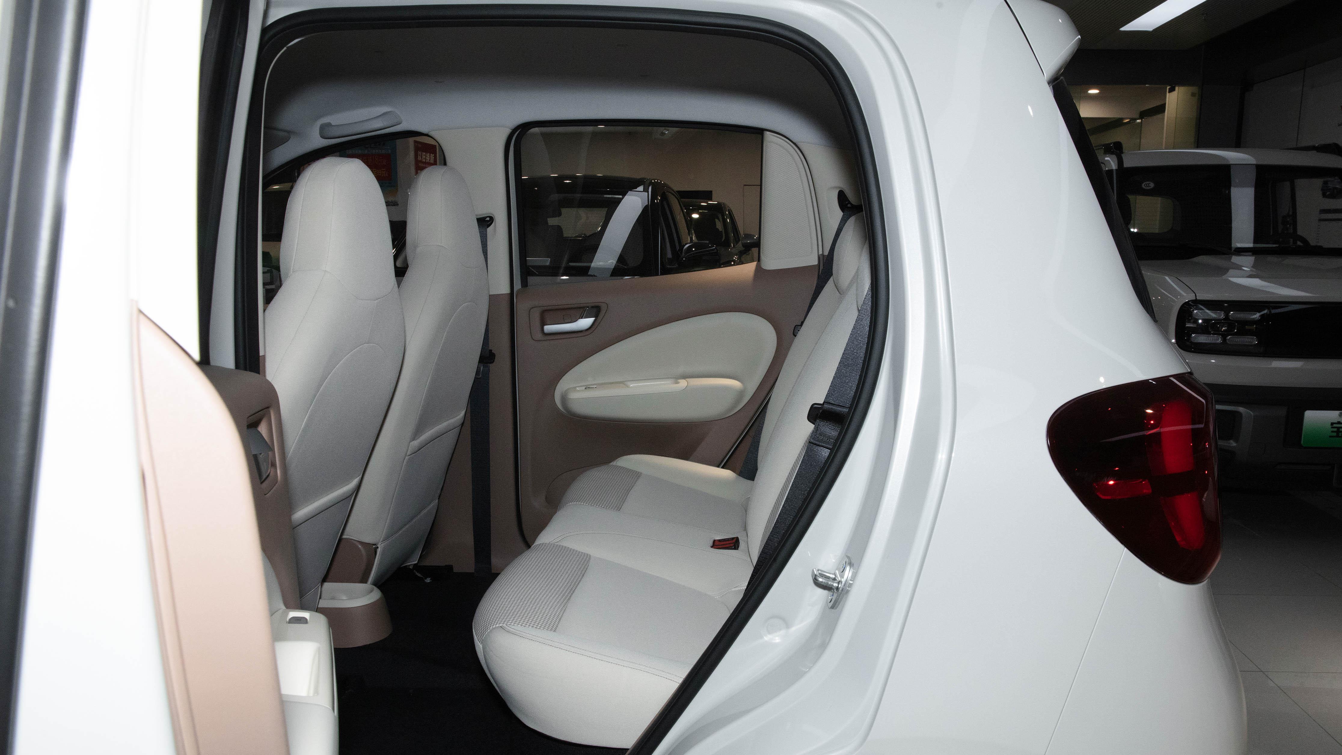 花6万买个\豚鼠\代步？宏光MINI四门版三个月真实体验