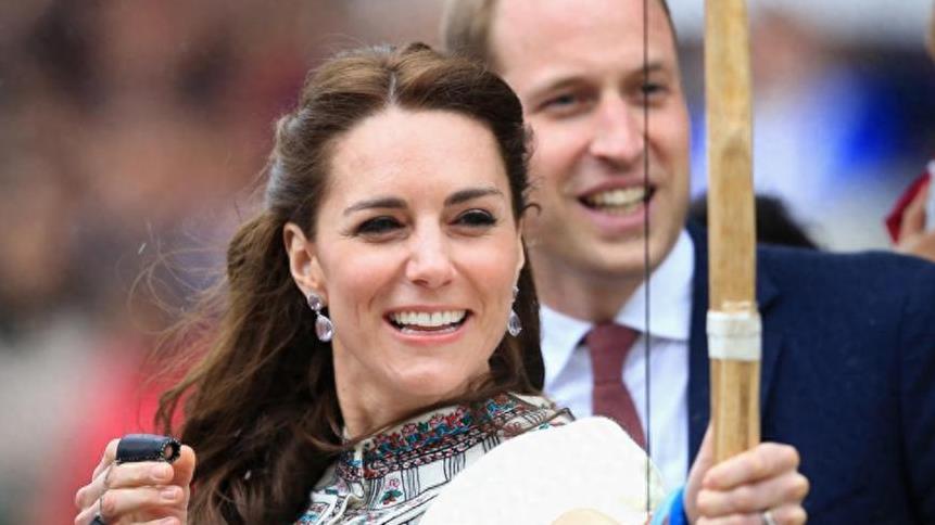 英版冲上云霄：凯特王妃跨越阶层，原来只是母亲经验的复制而已