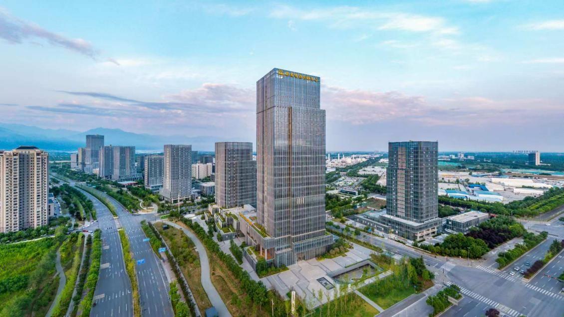 以前觉得偏得不行的高新三期，现在配套全得让我羡慕！