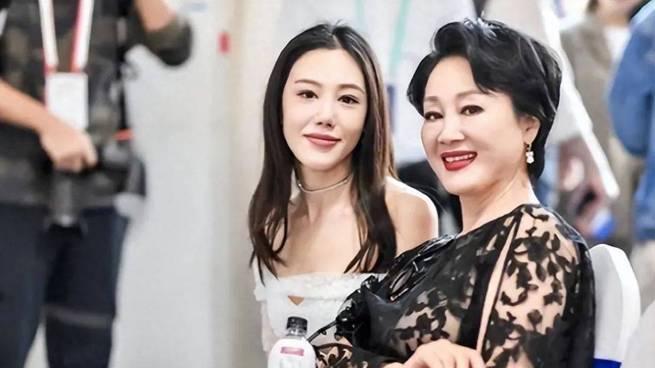 王姬：荧幕女强人的半生救赎，女儿接棒成新牵挂