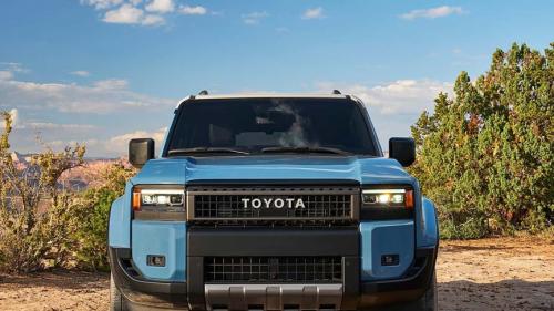 40万级硬派越野巅峰对决：福特烈马荒地版VS丰田普拉多