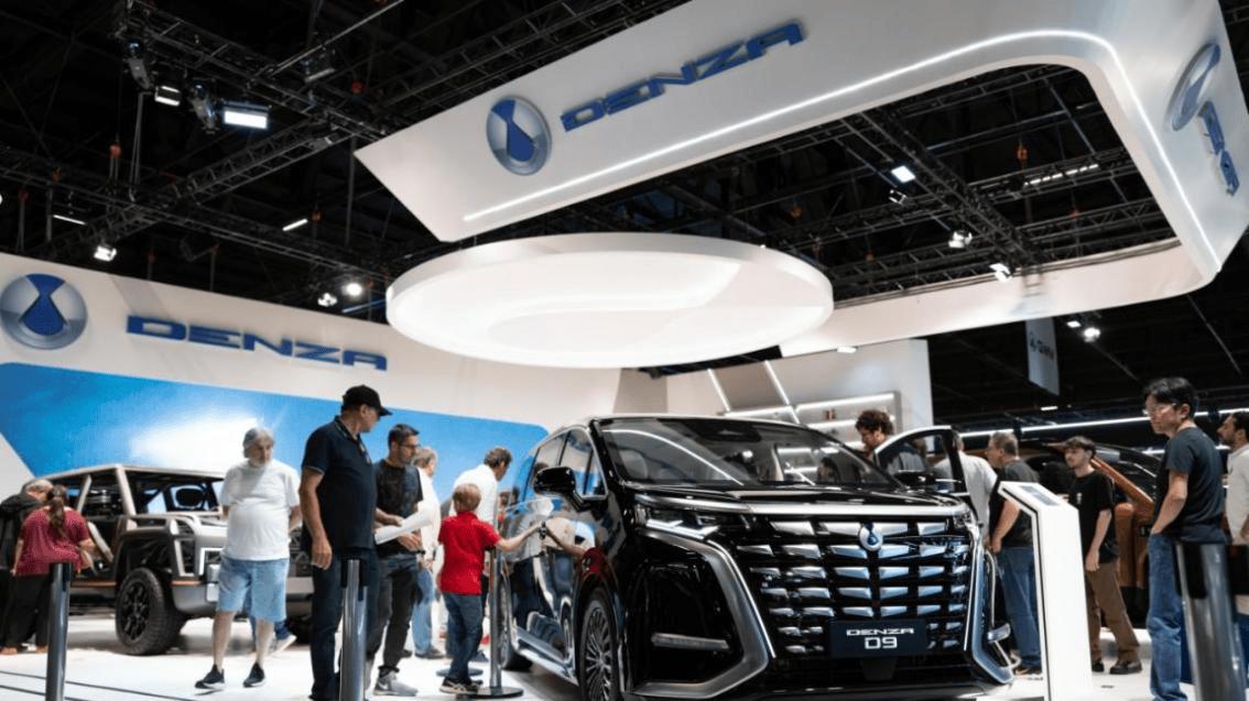 历史性时刻！比亚迪第1500万辆新能源车下线，腾势N8L第15000台成里程碑车型