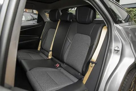 丰田 + 比亚迪联手打造，bZ5 让纯电买车不纠结