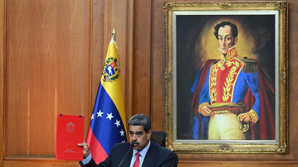 特朗普这次是要玩真的了，特朗普下令关闭委内瑞拉领空