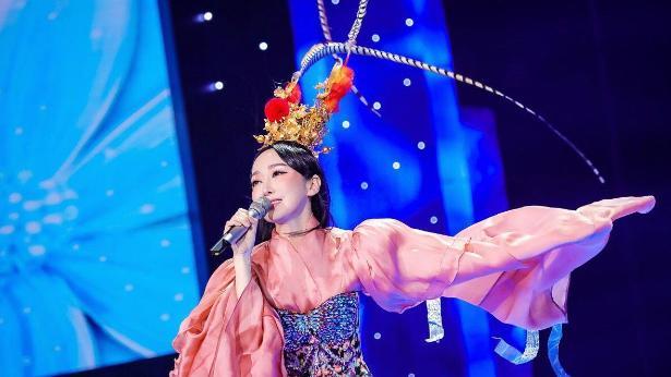 3上春晚，相识90分钟闪婚富豪，41岁的她如今模样