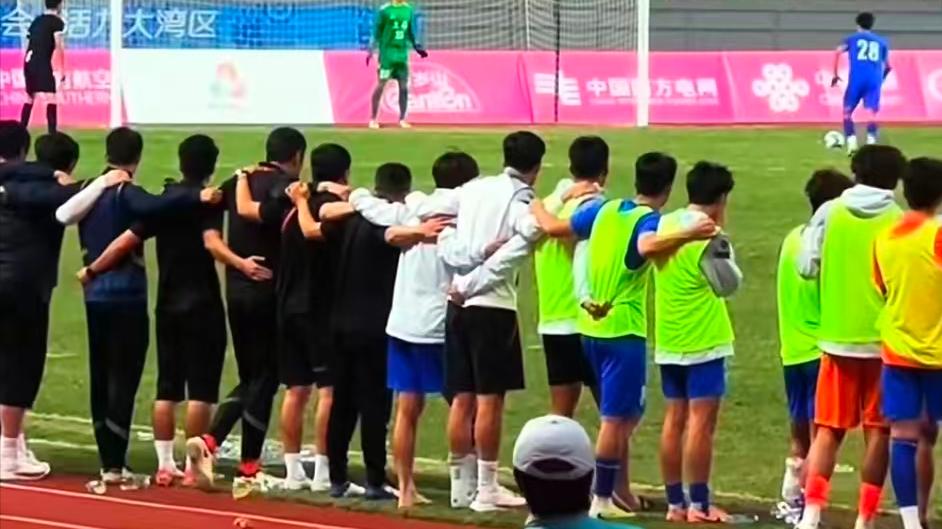 4-5! 偏袒上海队？主裁李海新抢镜，韩鹏被逼直摊手，山东队或申诉