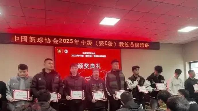 北京功勋老将持证上岗担任助教，许利民迎来好帮手