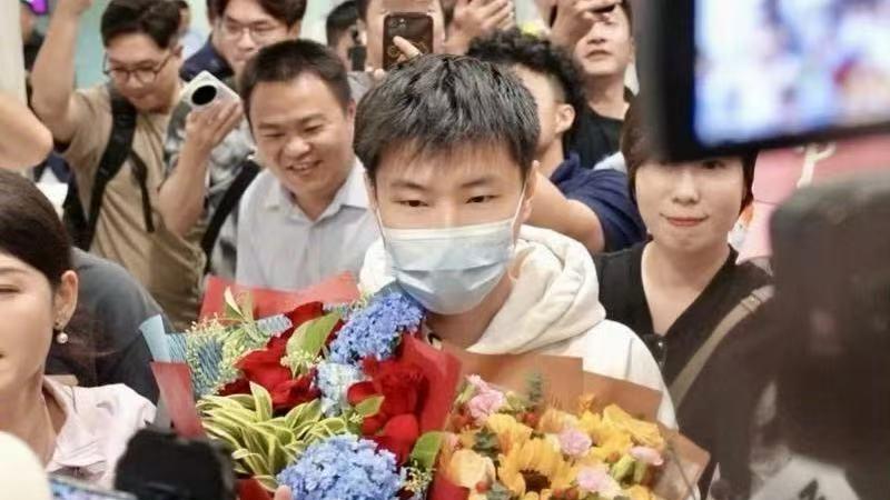 赵心童，回家了！