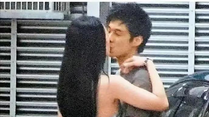 意想不到的恋情瓜！霍启山带娜然出席弟弟婚礼