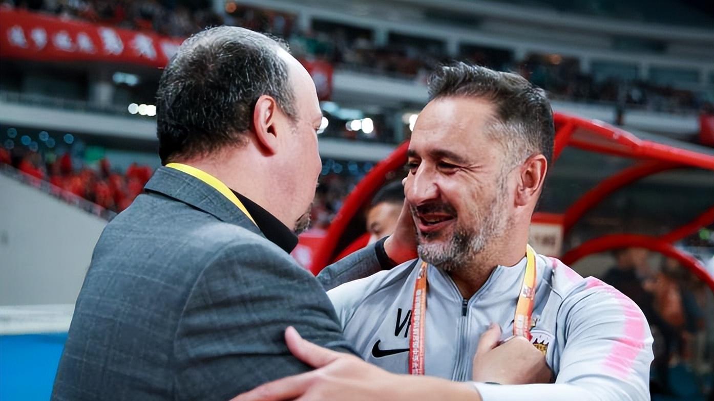 佩雷拉已经从狼队官宣下课，国安未来要是换帅，可以考虑请他